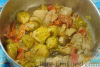 Фото приготовления рецепта: Рагу из куриного филе с болгарским перцем и брюссельской капустой - шаг №13