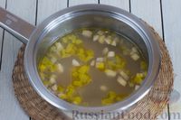 Фото приготовления рецепта: Суп с шампиньонами и овсянкой - шаг №4