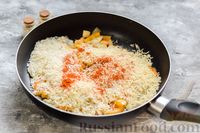 Фото приготовления рецепта: Рис с курицей и овощами в томатном соусе (на сковороде) - шаг №6