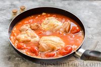 Фото приготовления рецепта: Рис с курицей и овощами в томатном соусе (на сковороде) - шаг №8