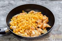 Фото приготовления рецепта: Куриное филе, тушенное с кукурузой и фасолью, в сливках - шаг №5