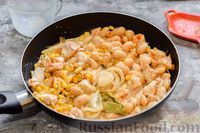 Фото приготовления рецепта: Куриное филе, тушенное с кукурузой и фасолью, в сливках - шаг №8