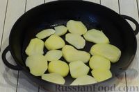 Фото приготовления рецепта: Картофельная запеканка с тыквой, шпинатом, сыром и сметаной - шаг №8