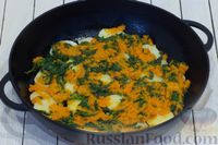 Фото приготовления рецепта: Картофельная запеканка с тыквой, шпинатом, сыром и сметаной - шаг №9