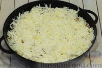 Фото приготовления рецепта: Картофельная запеканка с тыквой, шпинатом, сыром и сметаной - шаг №12