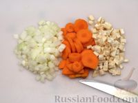 Фото приготовления рецепта: Рагу из свинины с морковью, сладким перцем, сельдереем и белым вином - шаг №4