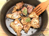 Фото приготовления рецепта: Чечевица с курицей и тыквой, на сковороде - шаг №4
