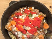 Фото приготовления рецепта: Рагу из свинины с морковью, сладким перцем, сельдереем и белым вином - шаг №12