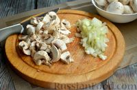 Фото приготовления рецепта: Киш с жареными грибами и зеленью - шаг №6