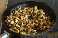 Фото приготовления рецепта: Киш с жареными грибами и зеленью - шаг №8