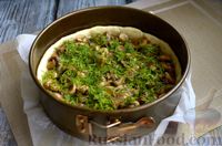 Фото приготовления рецепта: Киш с жареными грибами и зеленью - шаг №11