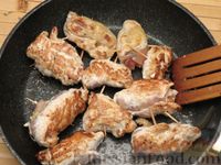Фото приготовления рецепта: Куриные рулетики с курагой, запечённые под сыром - шаг №6
