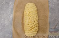 Фото приготовления рецепта: Творожный пирог-плетёнка с яблочной начинкой - шаг №13