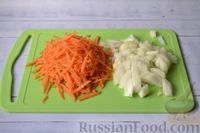 Фото приготовления рецепта: Слоёный салат с куриной печенью, картофелем, морковью и маринованными огурцами - шаг №5