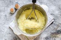 Фото приготовления рецепта: Картофельное пюре с корневым сельдереем и луком - шаг №8
