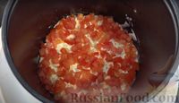 Фото приготовления рецепта: Слоёный салат с креветками и крабовыми палочками - шаг №2