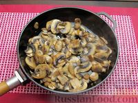 Фото приготовления рецепта: Булгур со сливочно-грибным соусом - шаг №7