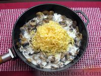 Фото приготовления рецепта: Булгур со сливочно-грибным соусом - шаг №11