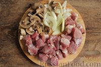 Фото приготовления рецепта: Запечённая свинина с картофелем и грибами (в рукаве) - шаг №2