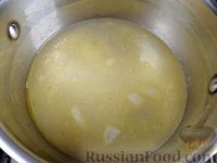 Фото приготовления рецепта: Суп с мидиями, лапшой и овощами, на курином бульоне - шаг №6