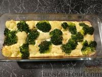 Фото приготовления рецепта: Открытый творожный пирог с цветной капустой, брокколи, колбасками и сыром - шаг №16