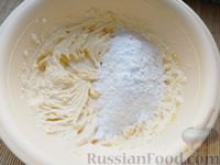 Фото приготовления рецепта: Песочное печенье с белковой глазурью - шаг №3
