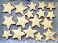Фото приготовления рецепта: Песочное печенье с белковой глазурью - шаг №7