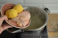 Фото приготовления рецепта: Куриный суп с картофельными ньокками - шаг №3