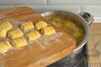 Фото приготовления рецепта: Куриный суп с картофельными ньокками - шаг №12