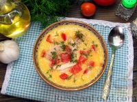 Фото к рецепту: Картофельный суп-пюре с сыром, курицей и свежими помидорами