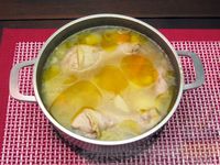 Фото приготовления рецепта: Картофельный суп-пюре с сыром, курицей и свежими помидорами - шаг №10