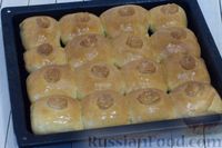 Фото приготовления рецепта: Дрожжевые пирожки с капустой (в духовке) - шаг №17