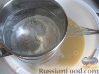 Фото приготовления рецепта: Пышные оладьи на кислом молоке - шаг №6