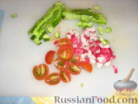 Фото приготовления рецепта: Окрошка с креветками - шаг №2