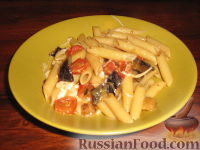 Фото к рецепту: Паста с баклажаном и моццареллой