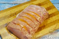 Фото приготовления рецепта: Свинина, запечённая с хурмой и болгарским перцем в пряной масляно-медовой глазури - шаг №5