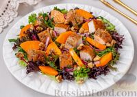 Фото к рецепту: Салат с курицей, хурмой, луком и грецкими орехами