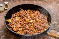 Фото приготовления рецепта: Запеканка из квашеной капусты, мясного фарша и риса - шаг №7
