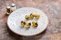 Фото приготовления рецепта: Маффины на кефире, с беконом и перепелиными яйцами - шаг №9