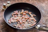 Фото приготовления рецепта: Маффины на кефире, с беконом и перепелиными яйцами - шаг №3