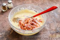 Фото приготовления рецепта: Маффины на кефире, с беконом и перепелиными яйцами - шаг №7