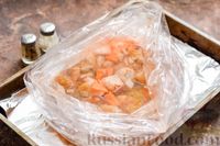 Фото приготовления рецепта: Куриное филе, запечённое с булгуром и овощами в рукаве - шаг №7