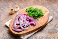 Фото приготовления рецепта: Картофельный салат с маринованными огурцами, луком и горчичной заправкой - шаг №5