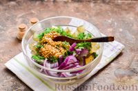 Фото приготовления рецепта: Картофельный салат с маринованными огурцами, луком и горчичной заправкой - шаг №7