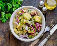 Фото приготовления рецепта: Картофельный салат с маринованными огурцами, луком и горчичной заправкой - шаг №9