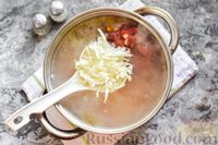 Фото приготовления рецепта: Борщ с белокочанной, цветной и пекинской капустой - шаг №11