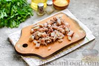 Фото приготовления рецепта: Салат "Селедка под шубой" с грибами и морковью - шаг №8