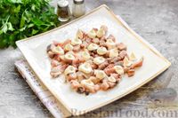 Фото приготовления рецепта: Салат "Селедка под шубой" с грибами и морковью - шаг №10