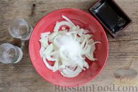 Фото приготовления рецепта: Слоёный салат с ветчиной, сыром, морковью и яблоками - шаг №3