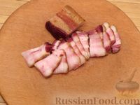 Фото приготовления рецепта: Говядина, тушенная с нутом, копчёной грудинкой и томатной пастой - шаг №5